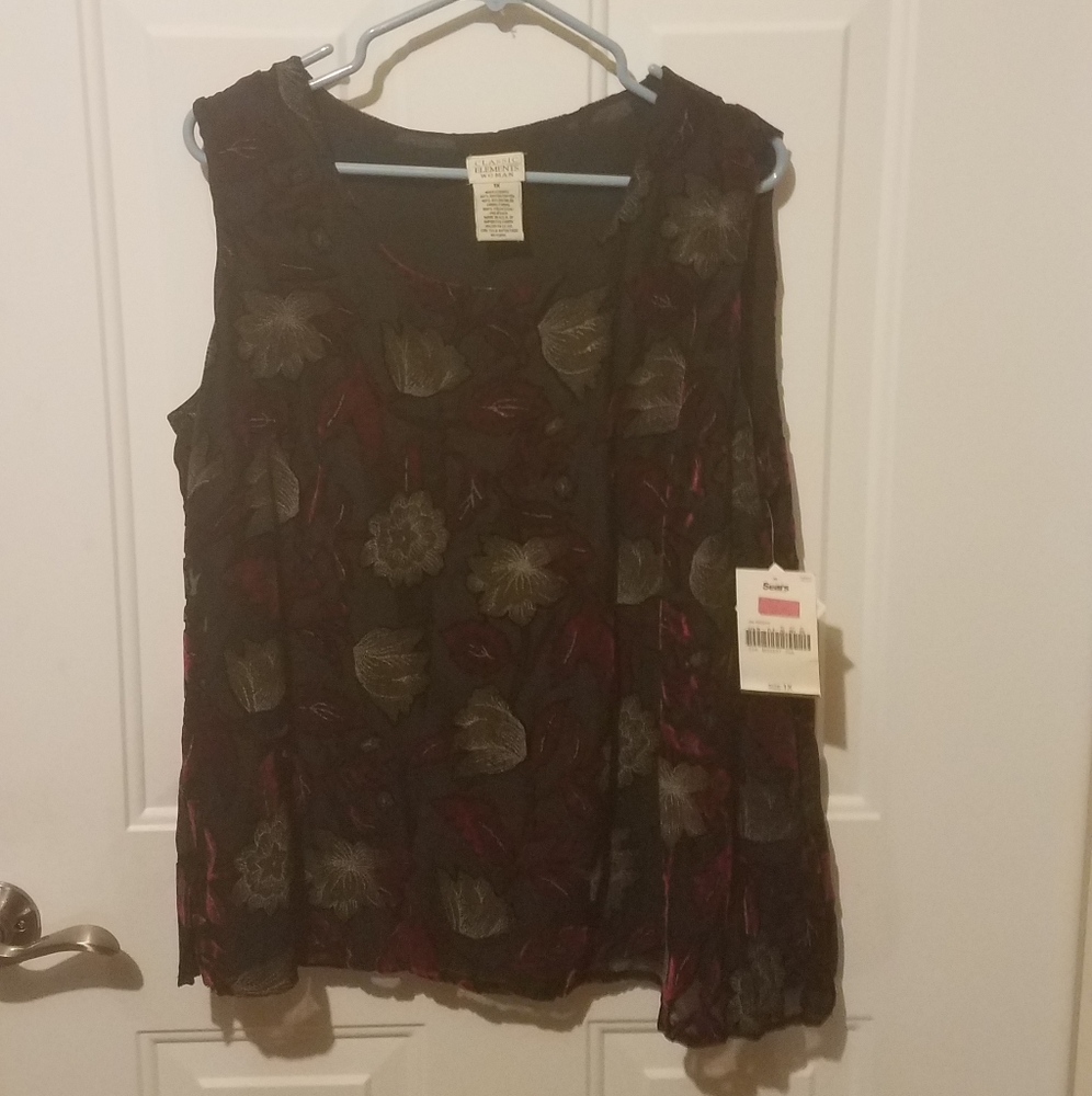 Classic elements 1X floral top